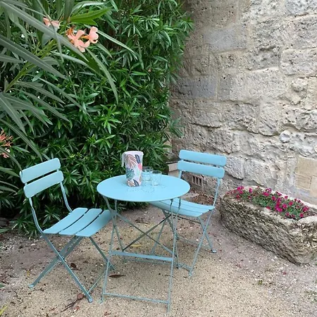 Gite De La Tour Des Abbes Fontvieille Exterior photo